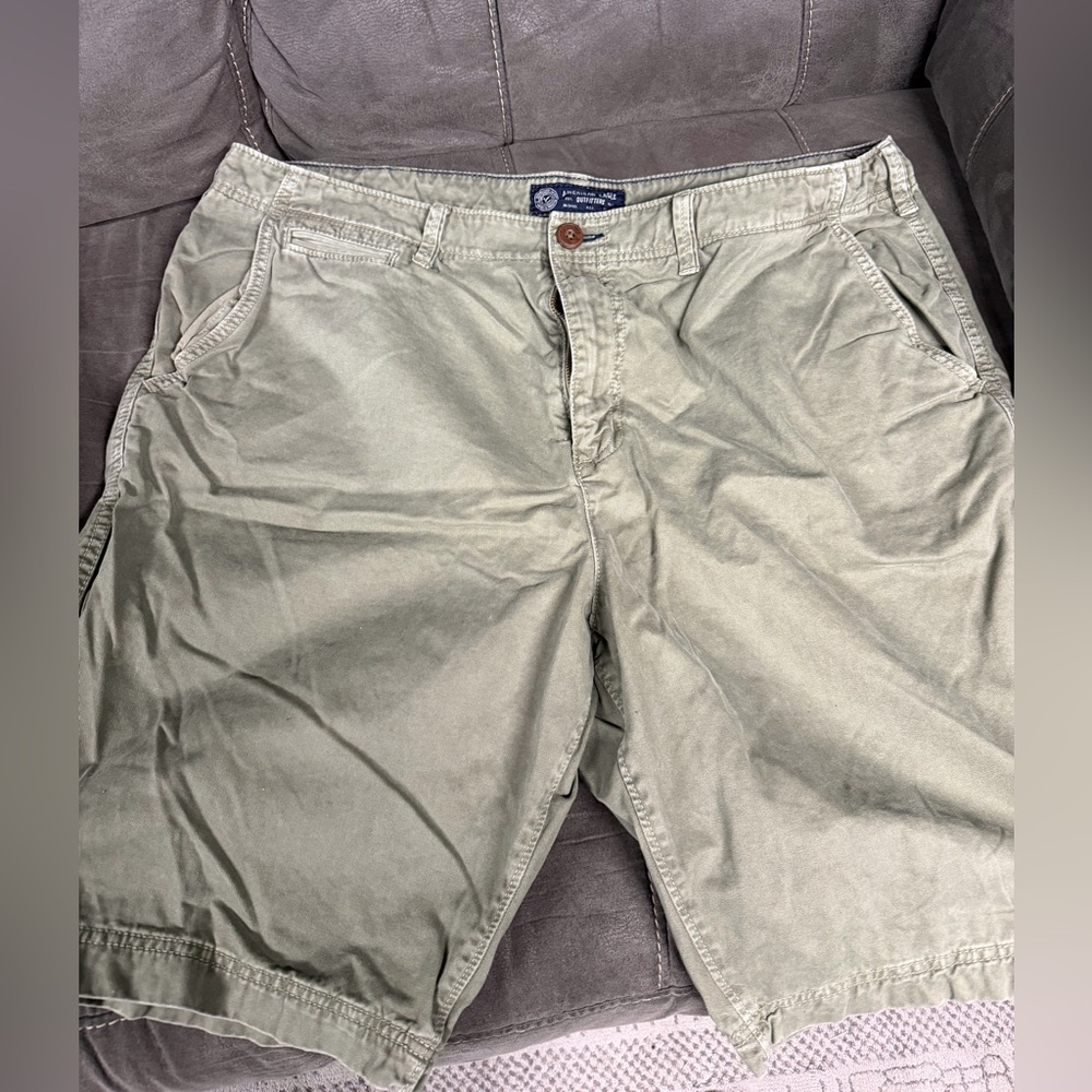 American Eagle Outfitters Light Olive Flat Front Chino Shorts  size 42